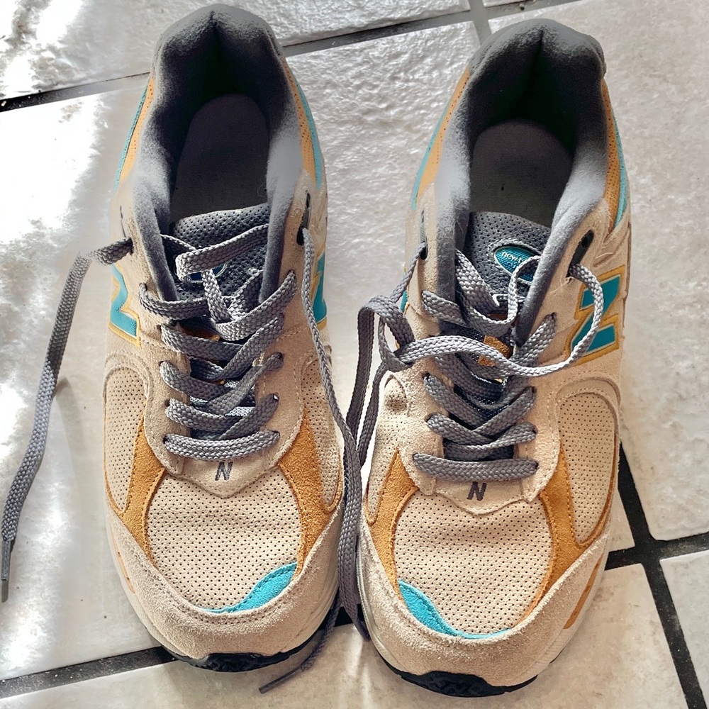New Balance Beige and Teal Men's Athletic Sneakers

Excellent condition